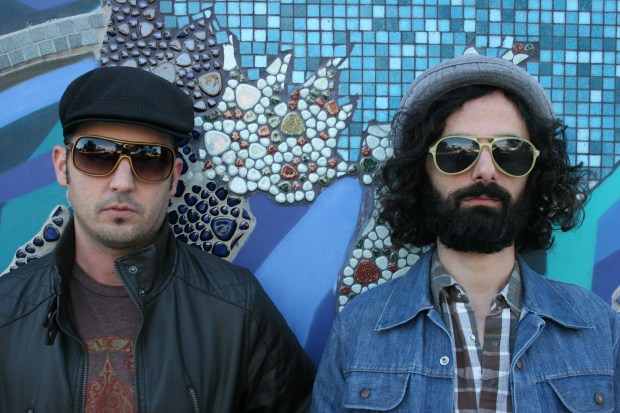 Dame un Beso is: Donny Taylor, Teddy Semaan